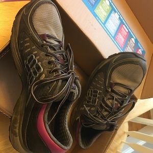 Columbia women’s low hikers/trail shoe